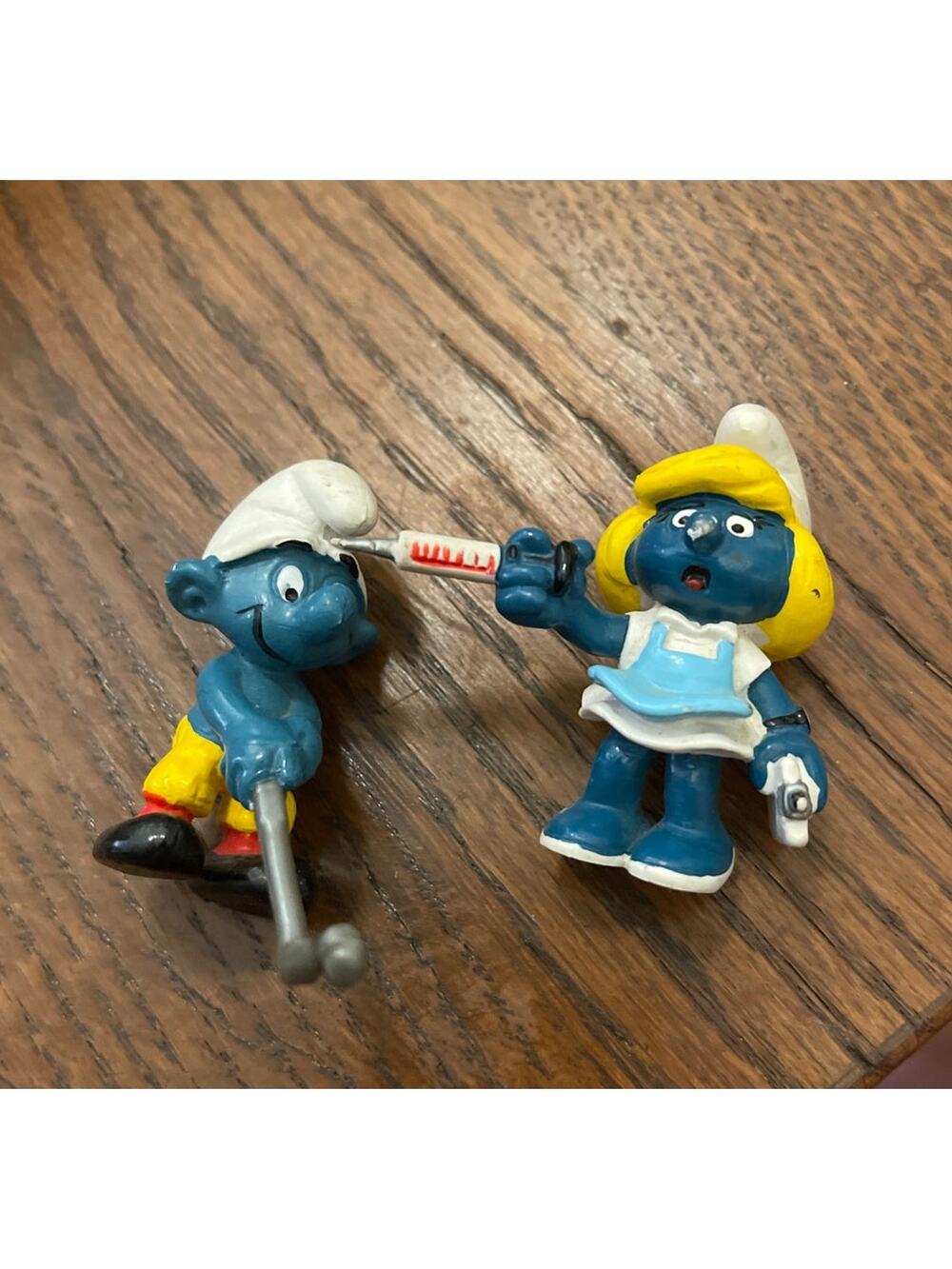 2 Smurf Figurines Vintage Toys Golf Sports Nurse Smurfette Doctor Tee Time Peyo